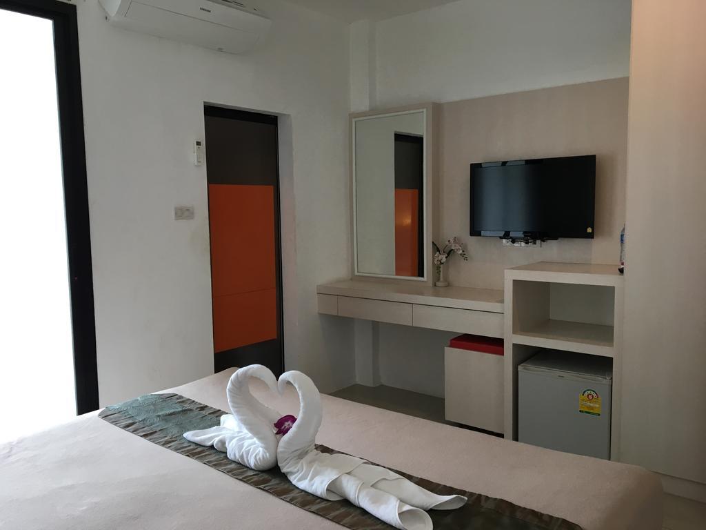 Phuket Phuthara Hostel מראה חיצוני תמונה
