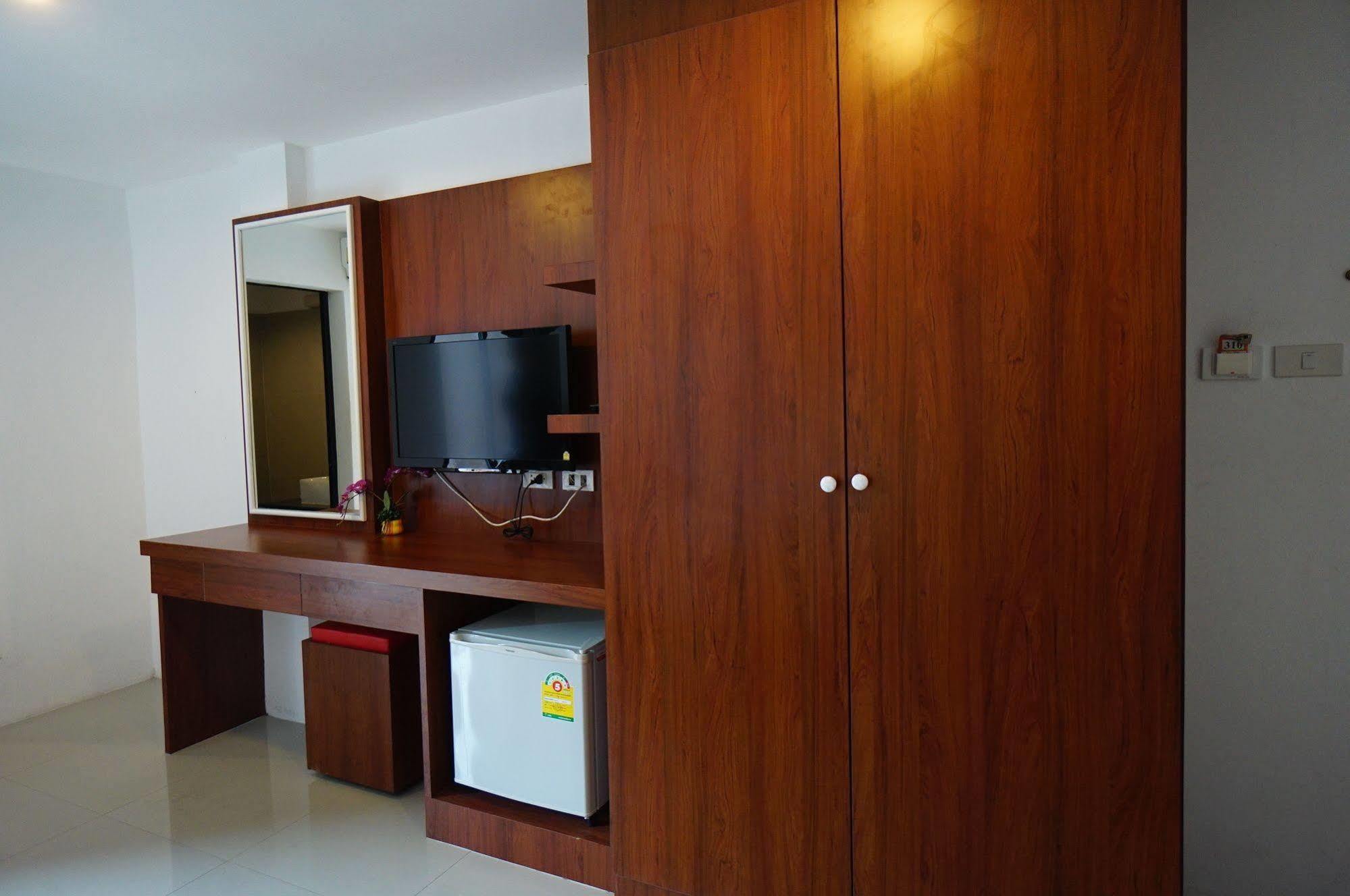 Phuket Phuthara Hostel מראה חיצוני תמונה